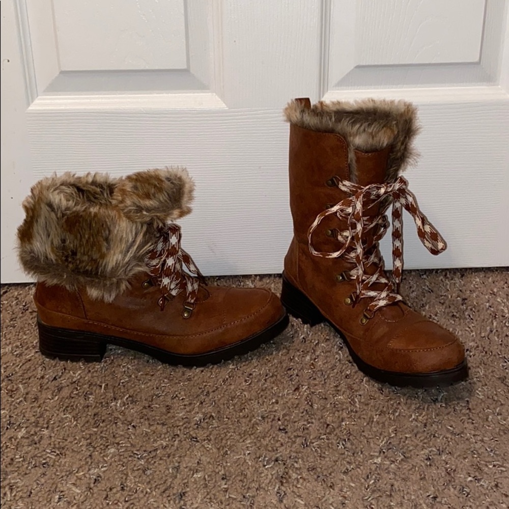 Brown boots with fur lining